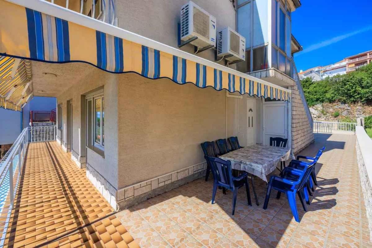 Four-Bedroom Apartment In Crikvenica II Exterior foto