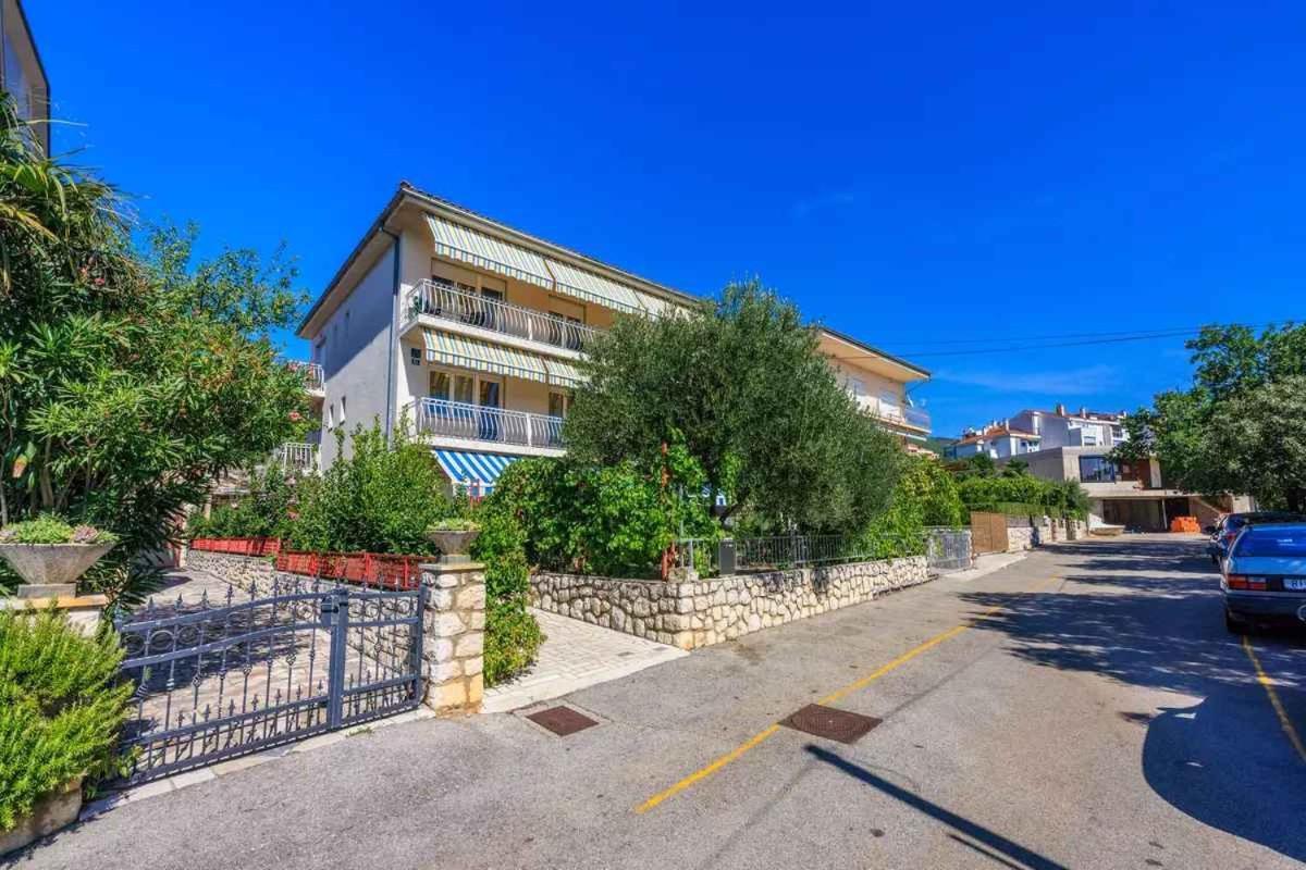 Four-Bedroom Apartment In Crikvenica II Exterior foto